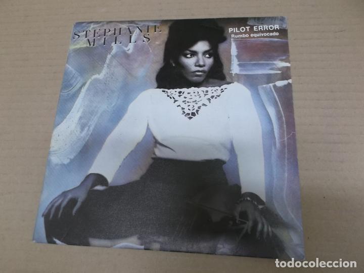 Discos de vinilo: STEPHANIE MILLS (SINGLE) PILOT ERROR A&Ntilde;O 1983 - Foto 1