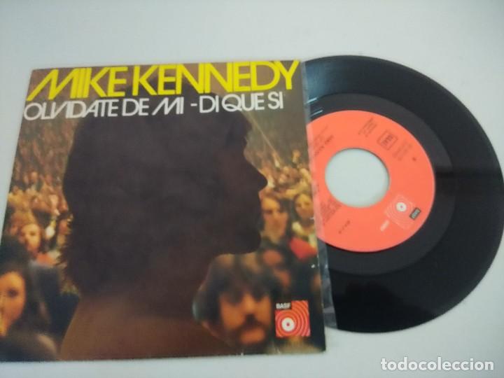 Discos de vinilo: SINGLE/MIKE KENNEDY/OLVIDATE DE MI/DI QUE SI. - Foto 2