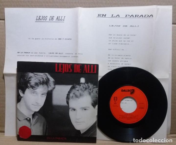 Discos de vinilo: LEJOS DE ALLI / EN LA PARADA / SINGLE 7 INCH - Foto 1