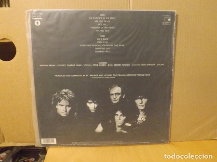 Discos de vinilo: VICTORY ---- DON&acute;T GET MAD .... GET EVEN - AUTOGRAFO - Foto 2