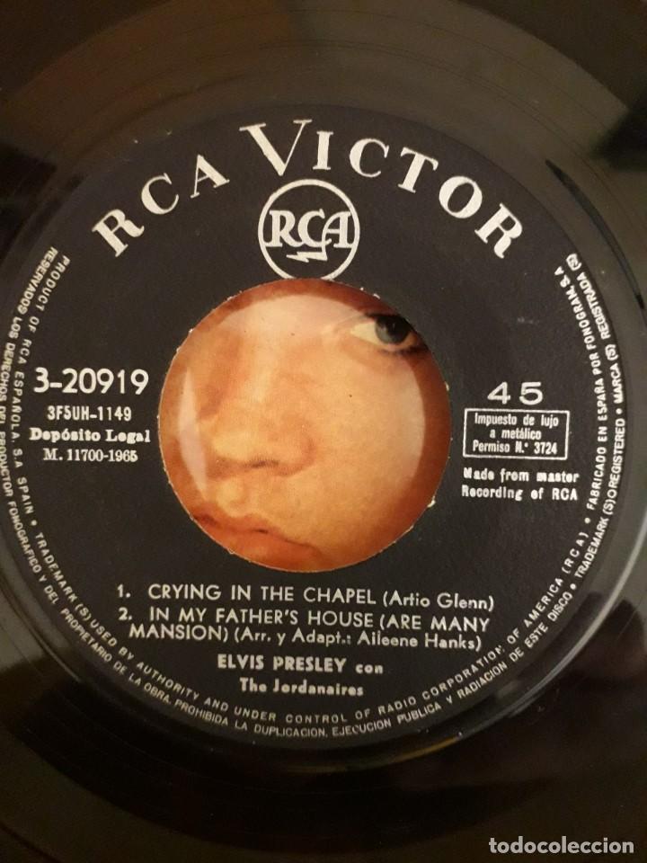 Discos de vinilo: ELVIS PRESLEY - CRYING IN THE CHAPEL - Foto 2