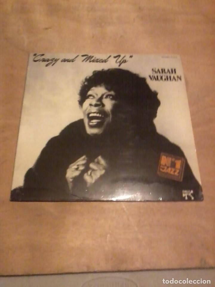 Discos de vinilo: Sarah Vaugham Lp Crazy and Mixed up - Foto 1
