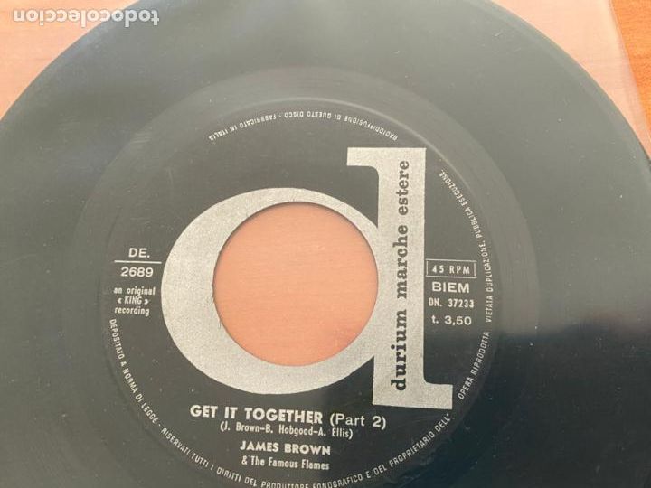 Discos de vinilo: JAMES BROWN (GET IT TOGETHER) SINGLE DN 37232 (EPI20) - Foto 2
