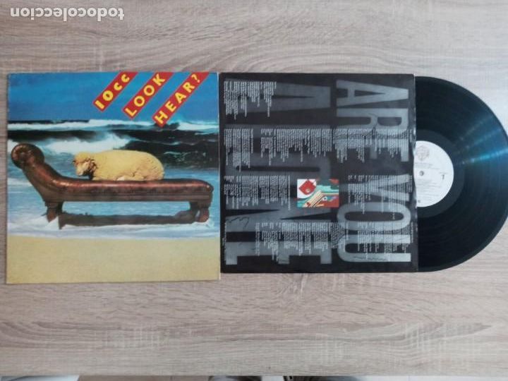 Discos de vinilo: 10 C.C .LOOK HEAR ?LP. ORIGINAL 1980 - Foto 2