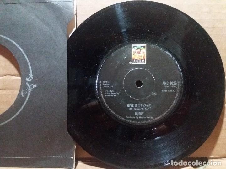 Discos de vinilo: HUSKY / GIVE IT UP / SINGLE 7 INCH - Foto 1