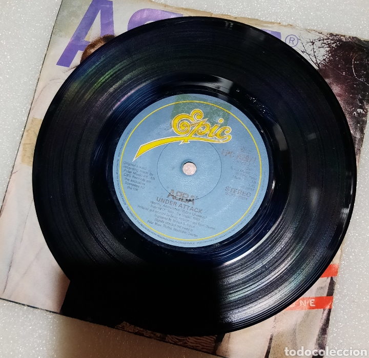 Discos de vinilo: Abba - Under Attack. EPIC. EDICI&Oacute;N UK - Foto 2
