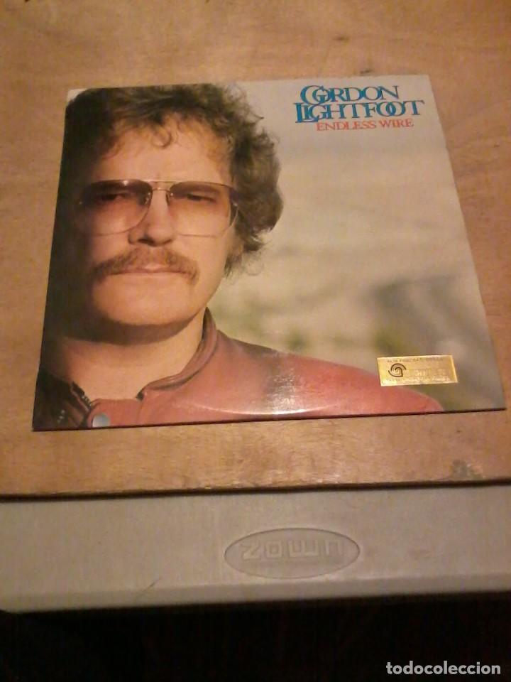 Discos de vinilo: Gordon Lightfoot LP Endless wire Esp.1987 insert - Foto 1