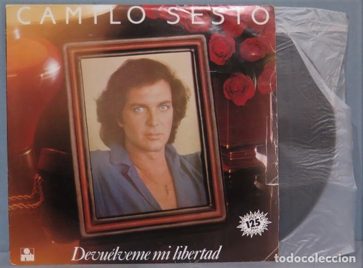 Discos de vinilo: SINGLE. CAMILO SESTO. DEVUELVEME MI LIBERTAD - Foto 1