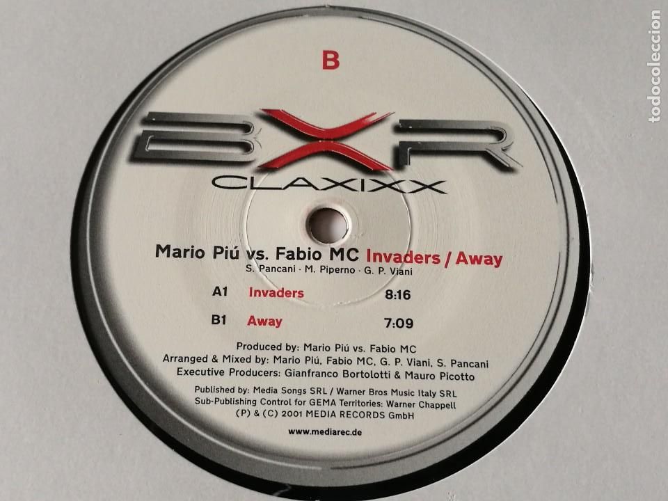 Discos de vinilo: Mario Piu Vs. Fabio MC - Invaders / Away - 2001 - Foto 1