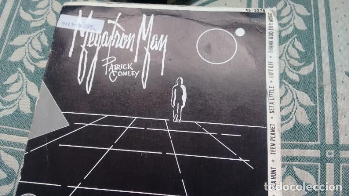 Discos de vinilo: SINGLE (VINILO) DE PATRICK COWLEY A&Ntilde;OS 80 - Foto 1