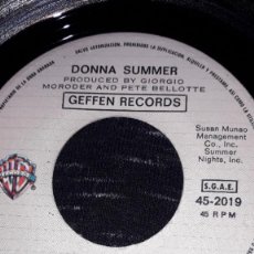 Discos de vinilo: SINGLE 7” 45 RPM - DONNA SUMMER - STOP ME // THE WANDERER (1980). Lote 241782245