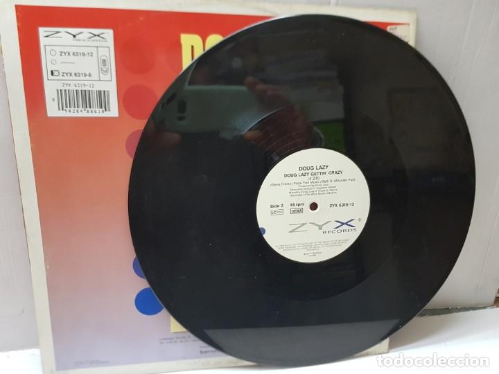 Discos de vinilo: MAXI SINGLE-DOUG LAZY-CANT GET ENOUGH- en funda original 1990 - Foto 3