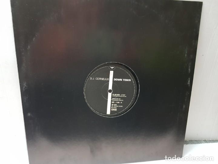 Discos de vinilo: MAXI SINGLE-D.J.CORNELIUS-DOWN TOWN en funda original - Foto 3
