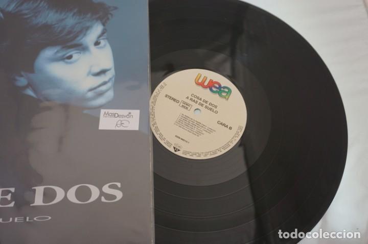 Discos de vinilo: VINILO 12&rdquo; - LP - COSA DE DOS - A RAS DE SUELO / WEA - Foto 2