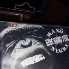 Discos de vinilo: E.P. 7” 45 RPM - MANO NEGRA ”KING KONG FIVE”//”FOOD FIGHT”,”SOLEDAD” (1989). Lote 246204480