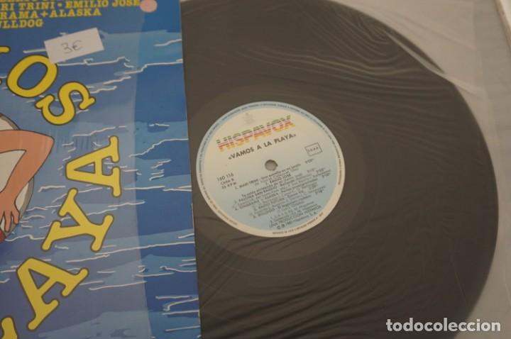 Discos de vinilo: VINILO 12&acute;&acute; - LP - VAMOS A LA PLAYA - VARIOS / HISPAVOX - Foto 2