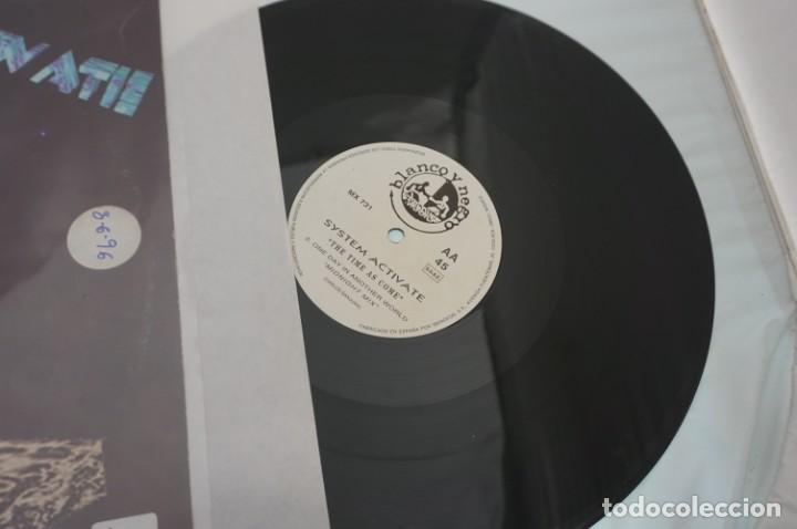 Discos de vinilo: VINILO 12&acute;&acute; - MAXI-SINGLE - SYSTEM ACTIVATE - THE TIME AS COME / BLANCO Y NEGRO - Foto 2