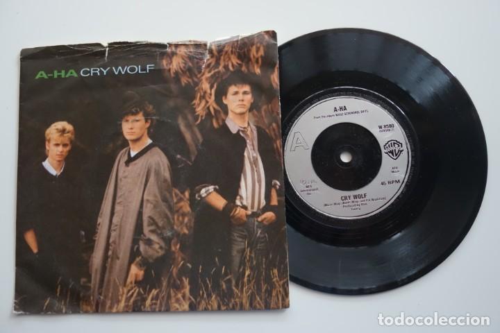 Discos de vinilo: A-HA: Cry Wolf. Single vinilo 7&rdquo; original UK - Foto 1
