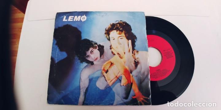 Discos de vinilo: LEMO-SINGLE AL OTRO LADO DEL ESPEJO-LETRAS - Foto 1