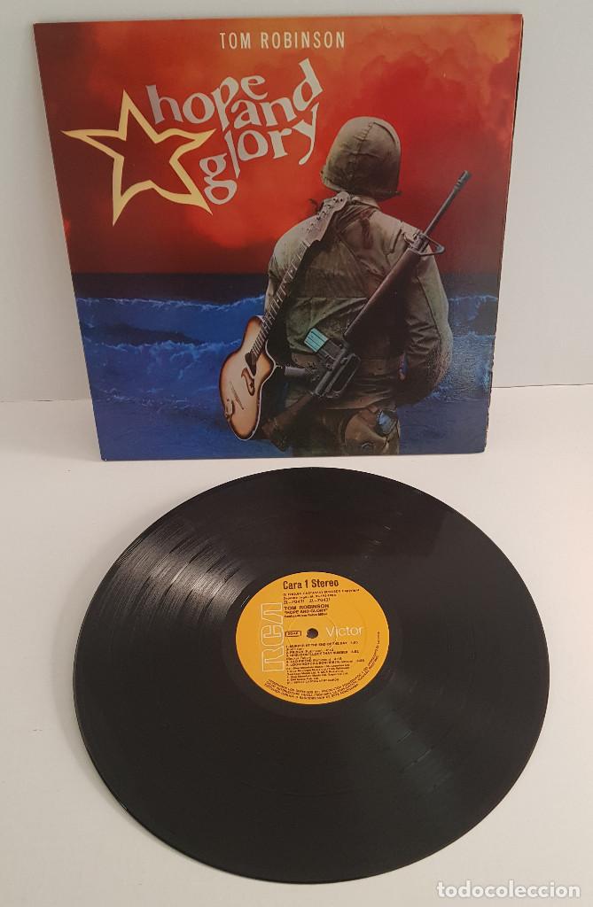 Discos de vinilo: TOM ROBINSON hope and glory - Foto 1