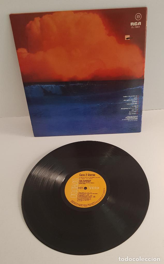 Discos de vinilo: TOM ROBINSON hope and glory - Foto 2