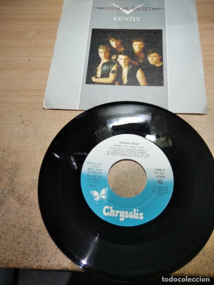 Discos de vinilo: SPANDAU BALLET - GENTLY / GLOW - SIGLE 1982 - Foto 1