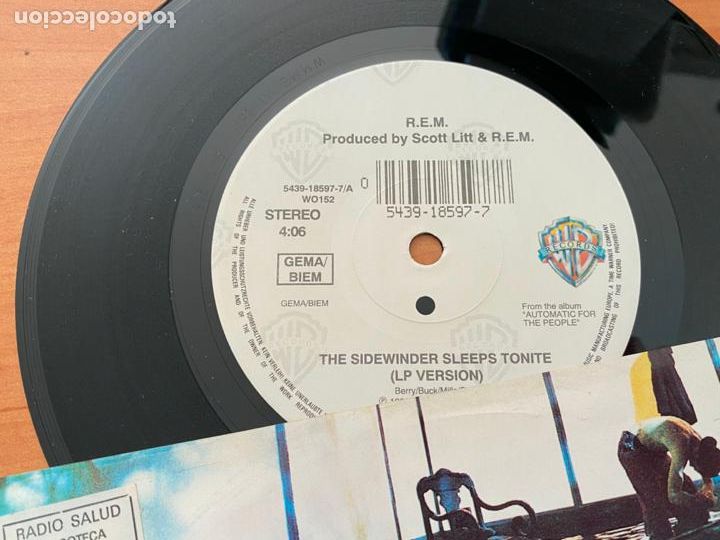 Discos de vinilo: REM R.E.M. (THE SIDEWINDER SLEEPS) SINGLE 1992 (EPI22) - Foto 2