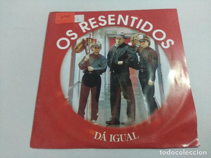 Discos de vinilo: OS RESENTIDOS/DA IGUAL/SINGLE. - Foto 1