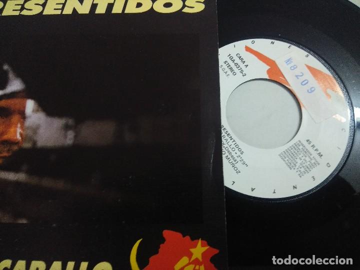 Discos de vinilo: OS RESENTIDOS/MANDA CARALLO/SINGLE. - Foto 3
