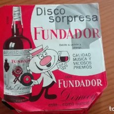 Discos de vinilo: DISCO SORPRESA FUNDADOR SINGLE COCKTAIL DE RITMOS 1965. Lote 252635645