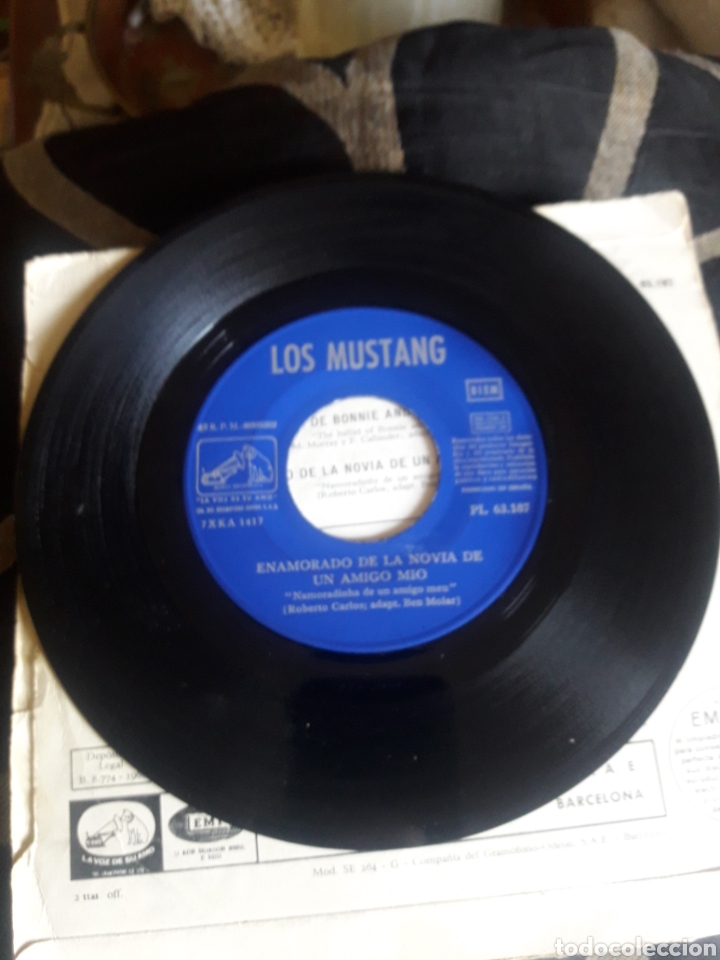 Discos de vinilo: Antiguo vinilo de Los Mustangs de 1968 - Foto 3