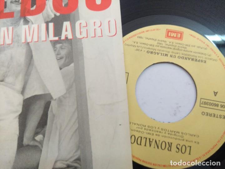 Discos de vinilo: LOS RONALDOS/ESPERANDO UN MILAGRO/SINGLE. - Foto 2