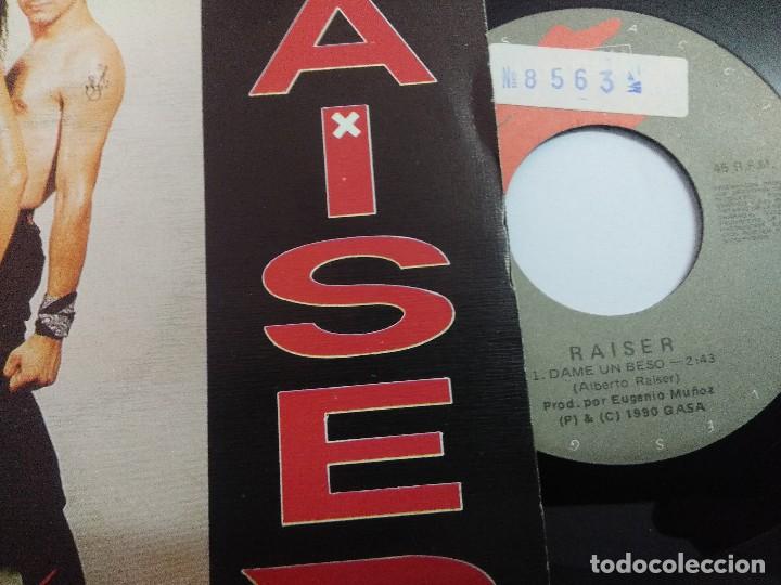 Discos de vinilo: RAISER/DAME UN BESO/SINGLE. - Foto 2
