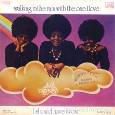 Discos de vinilo: LOVE UNLIMITED WALKING IN THE RAIN WITH THE ONE I LOVE / I SHOULD HAVE KNOW SINGLE 1972 BARRY WHITE. Lote 27252436