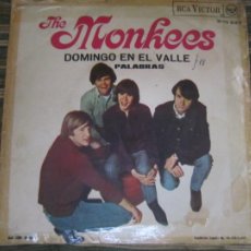 Discos de vinilo: THE MONKEES - DOMINGO EN EL VALLE / PALABRAS SINGLE ORIGINAL ESPAÑOL - RCA 1967 MONOAURAL. Lote 254180820