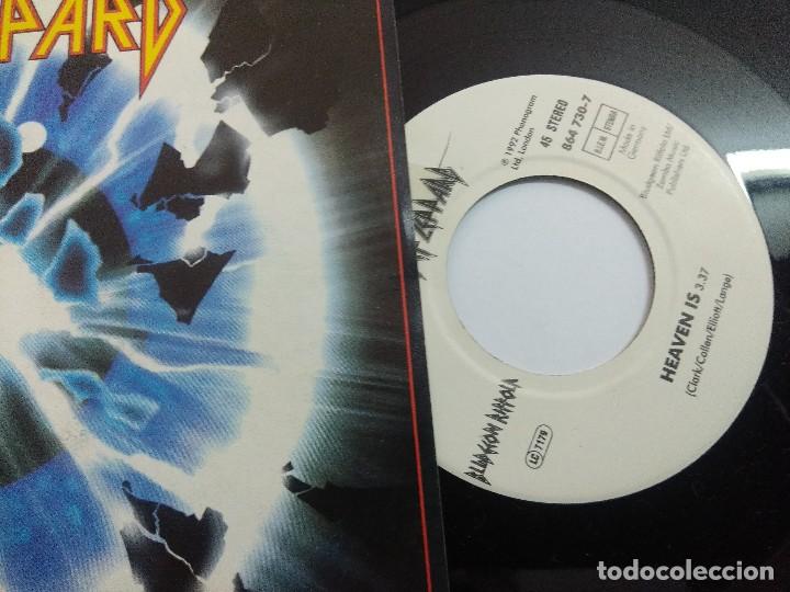 Discos de vinilo: DEF LEPPARD/HEAVEN IS/SINGLE. - Foto 2