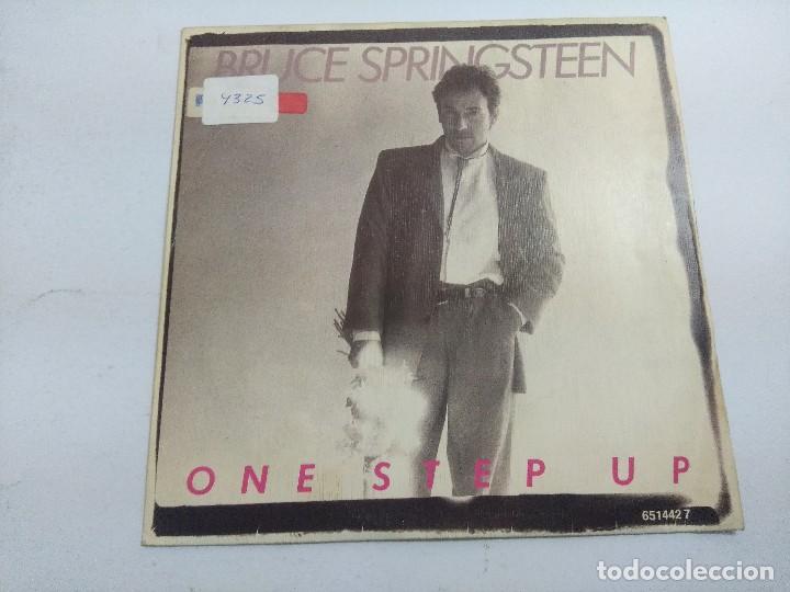 Discos de vinilo: BRUCE SPRINGSTEEN/ONE STEP UP/SINGLE PROMOCIONAL. - Foto 1