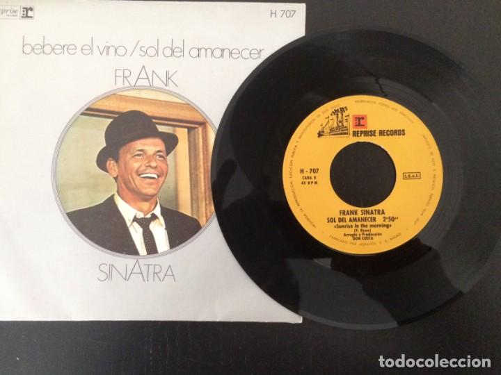 Discos de vinilo: SINGLE FRANK SINATRA. BEBER&Eacute; EL VINO // SOL DEL AMANECER. HISPA VOX - Foto 3