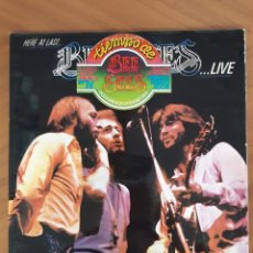 Discos de vinilo: BEE GEES LIVE - DOCE AÑOS DE EXITOS- DOBLE LP DE 1977. Lote 255573260