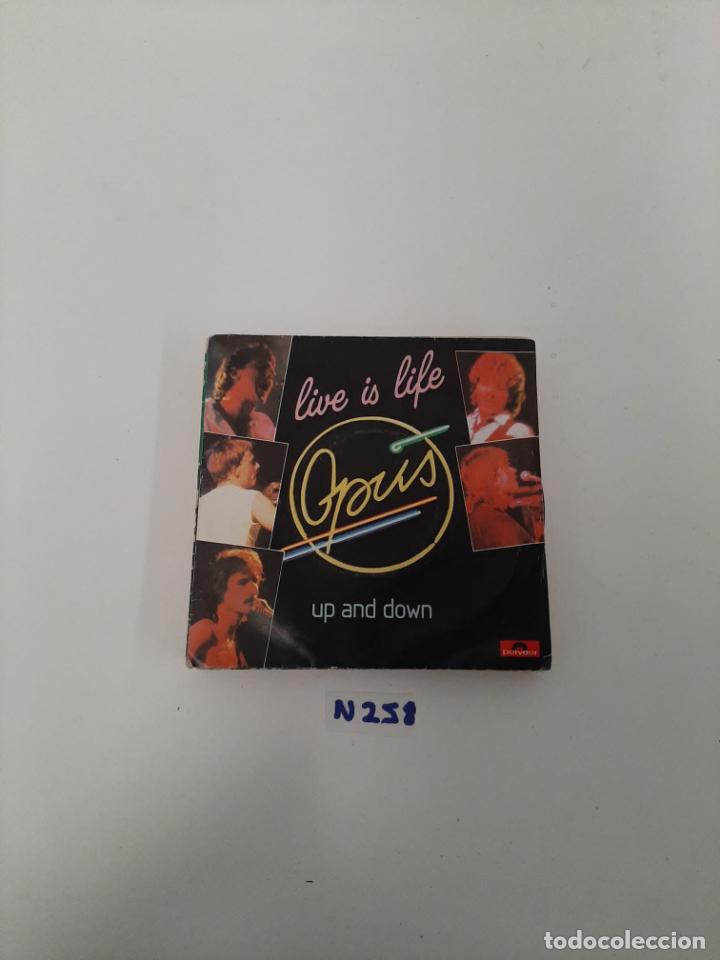 Discos de vinilo: Live is life - Foto 1