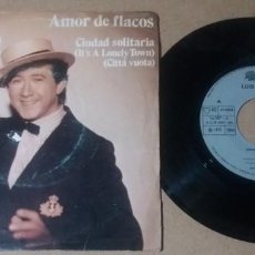 Discos de vinilo: LUIS AGUILE / AMOR DE FLACOS / SINGLE 7 PULGADAS. Lote 258145920