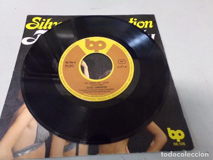 Discos de vinilo: SILVER CONVENTION - FLY, ROBIN, FLY - SINGLE - 1975 - Foto 2