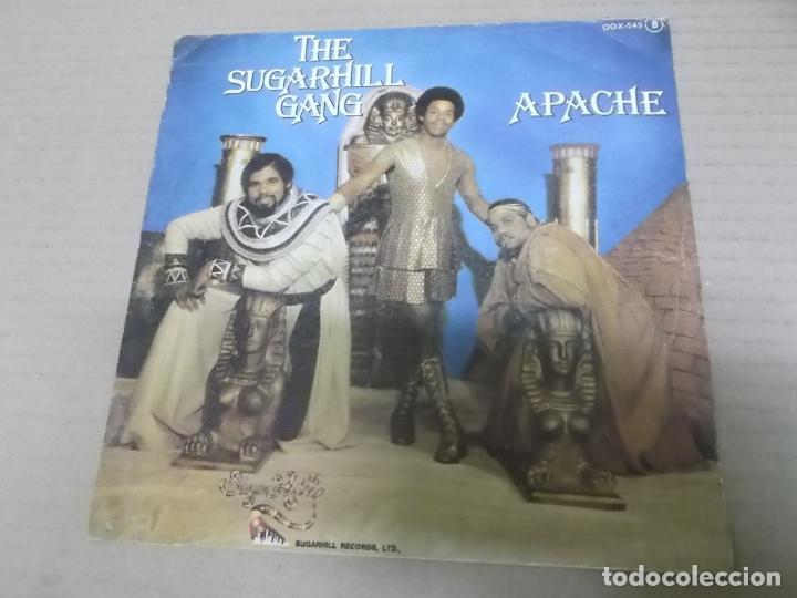 Discos de vinilo: SUGARHILL GANG (SINGLE) APACHE A&Ntilde;O 1982 - Foto 1