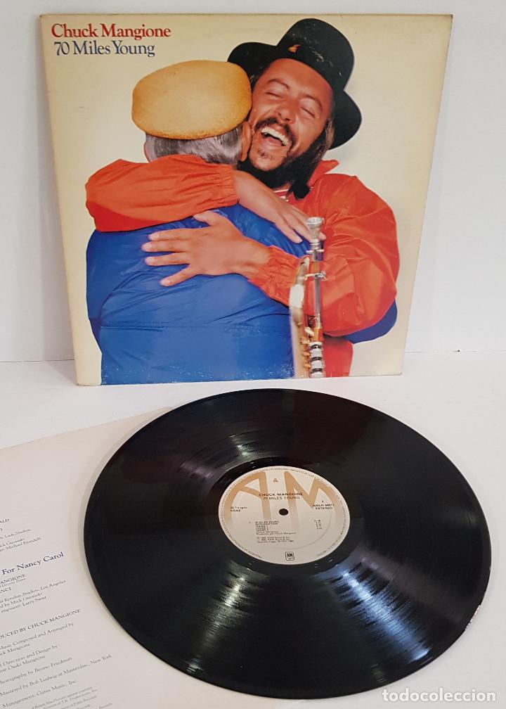 Discos de vinilo: CHUCK MANGIONE / 740 MILLES YOUNG - Foto 1