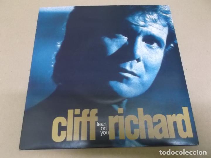 Discos de vinilo: CLIFF RICHARD (SINGLE) LEAN ON YOU A&Ntilde;O 1988 - Foto 1