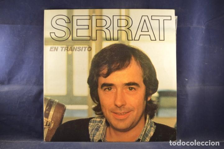 Discos de vinilo: SERRAT - EN TR&Aacute;NSITO - LP - Foto 1