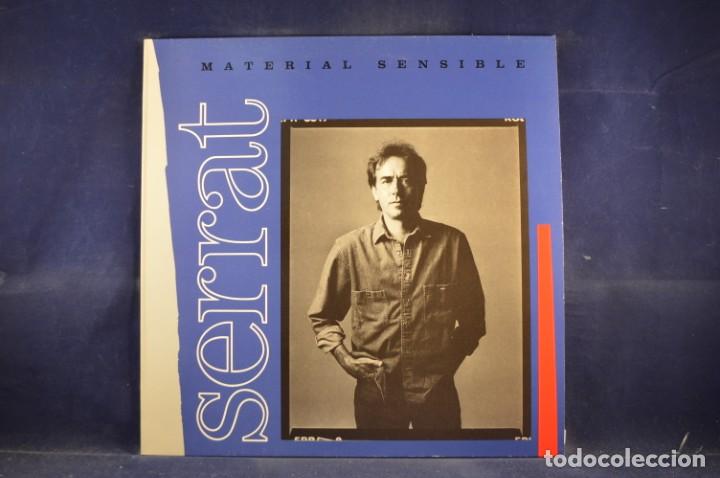 Discos de vinilo: SERRAT - MATERIAL SENSIBLE - LP - Foto 1