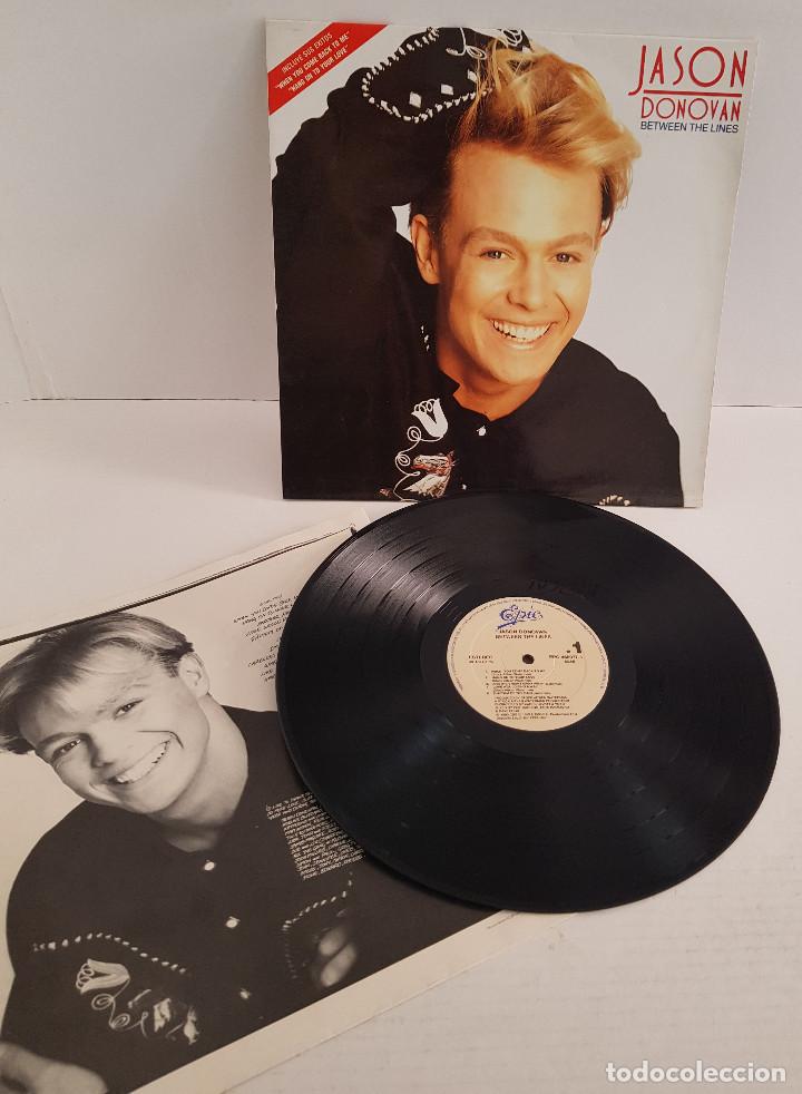 Discos de vinilo: JASON DONOVAN / BETWEEN THE LINES - Foto 1