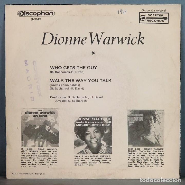 Discos de vinilo: SINGLE. DIONNE WARWICK. WHO GETS THE GUY - Foto 2
