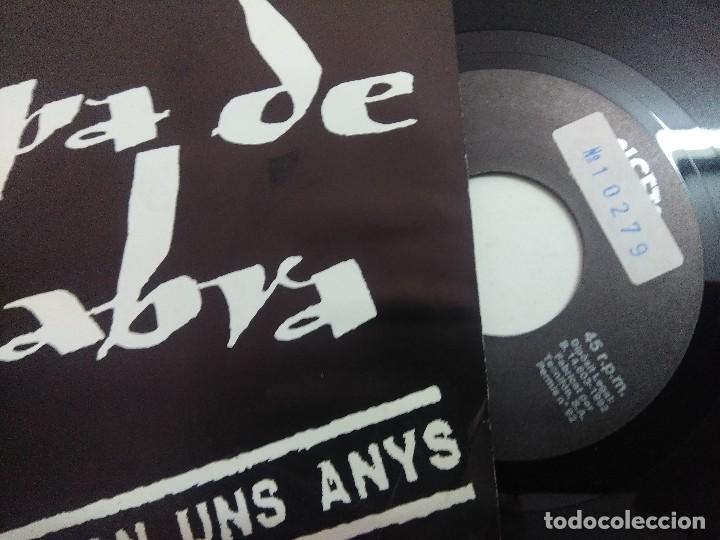 Discos de vinilo: SOPA DE CABRA/PASSARAN UNS ANYS/SINGLE. - Foto 2
